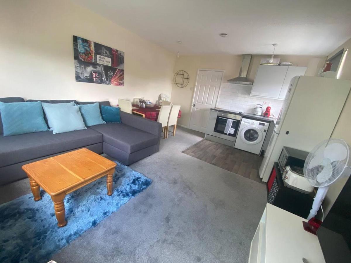 Immaculate 2 - Bedroom House In Holiday home *