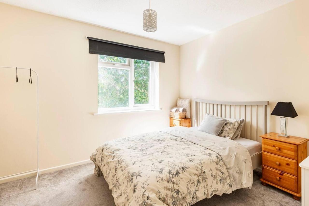 Immaculate 2 - Bedroom House In Holiday home *