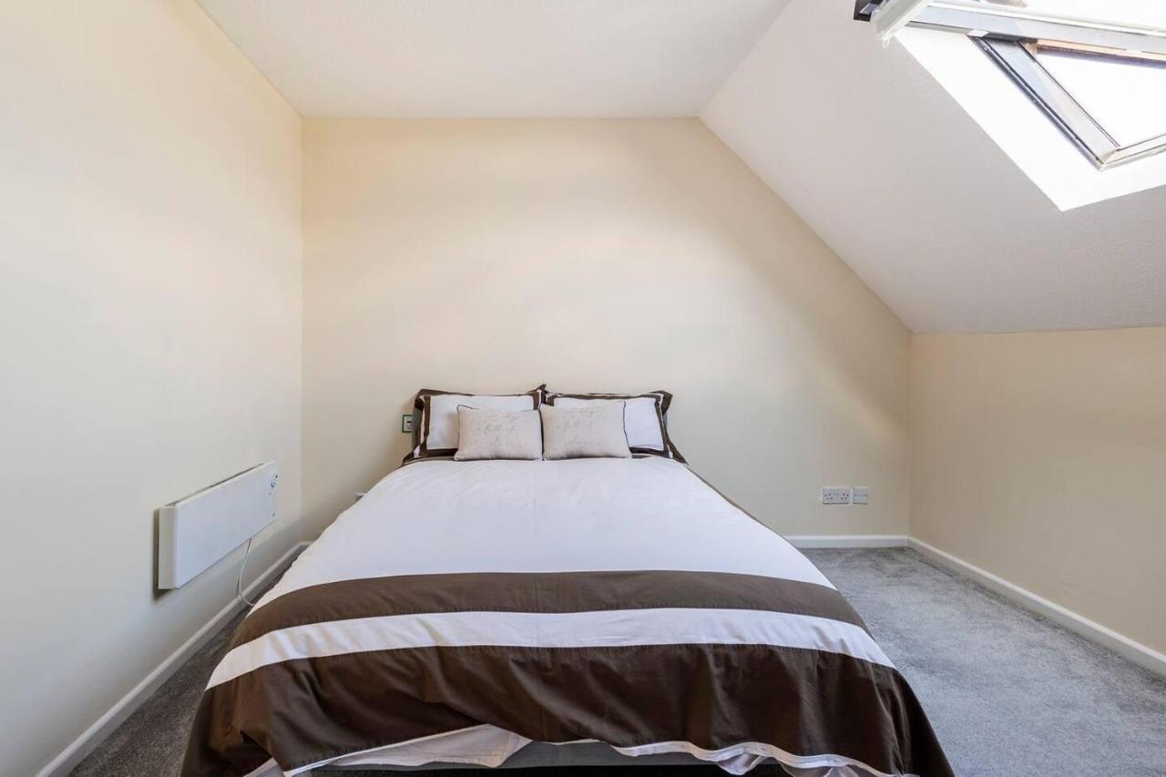 Immaculate 2 - Bedroom House In Milton Keynes