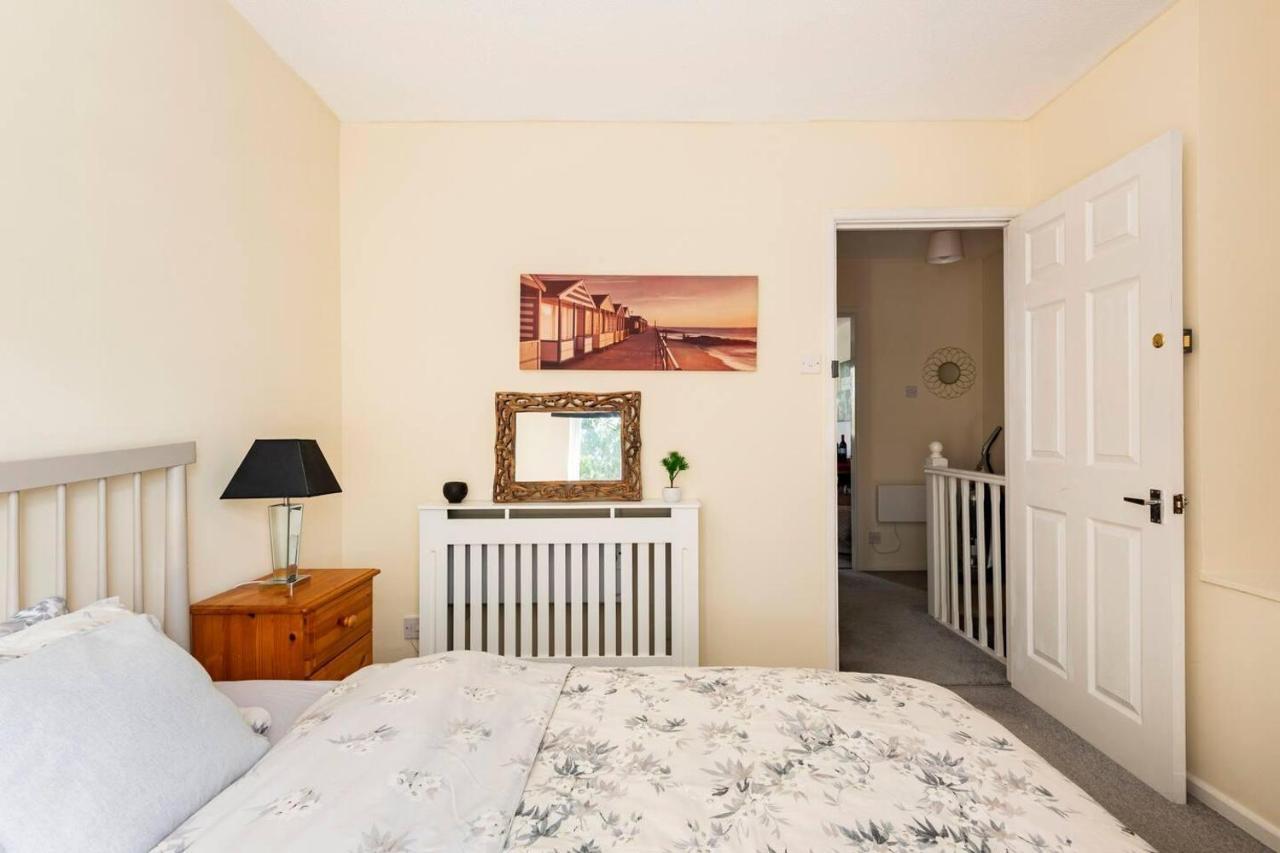 Immaculate 2 - Bedroom House In