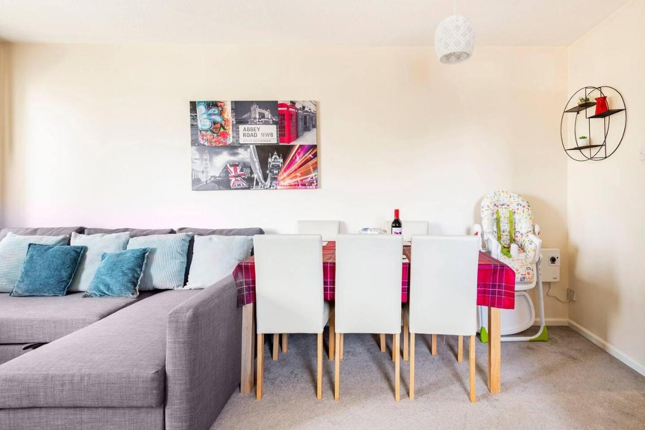 Immaculate 2 - Bedroom House In Holiday home *