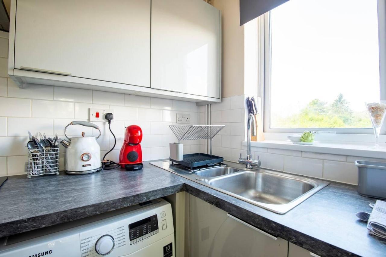Immaculate 2 - Bedroom House In * Milton Keynes