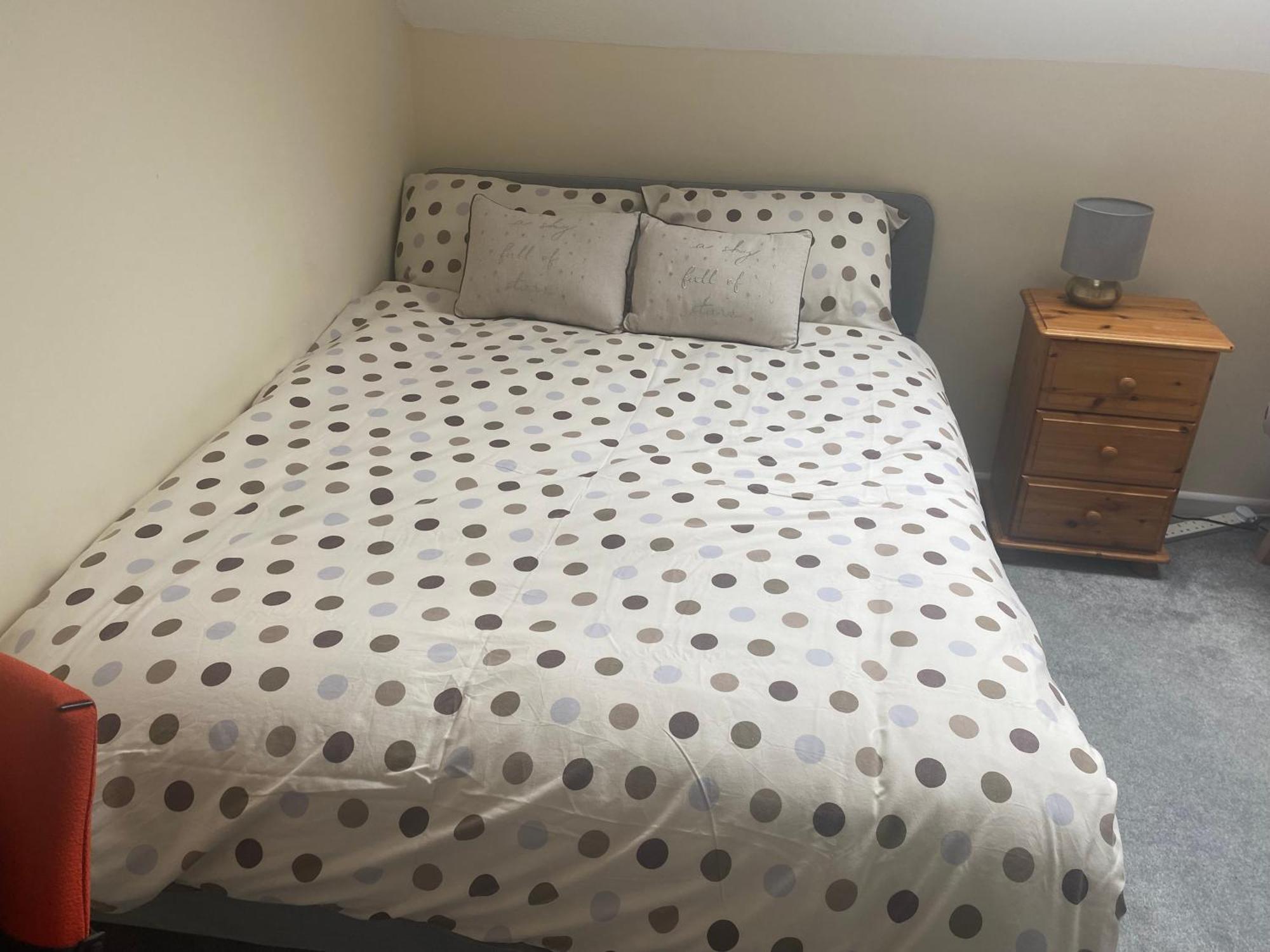 Immaculate 2 - Bedroom House In * Milton Keynes